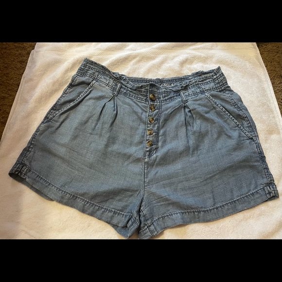 American Eagle loose fitting button up jean shorts